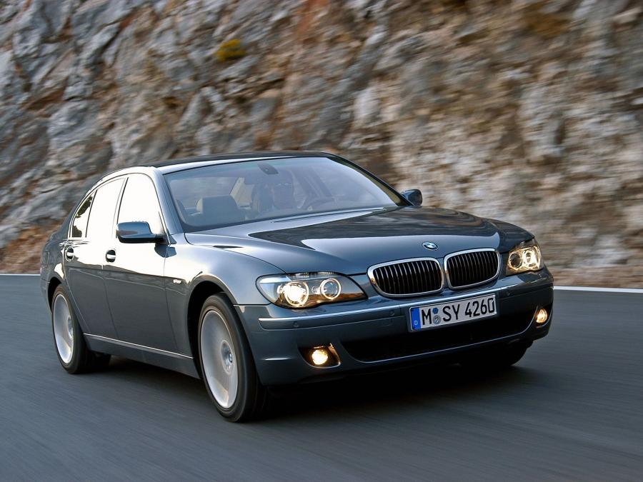  BMW 750i 2005 года  (фото 15 из 16)